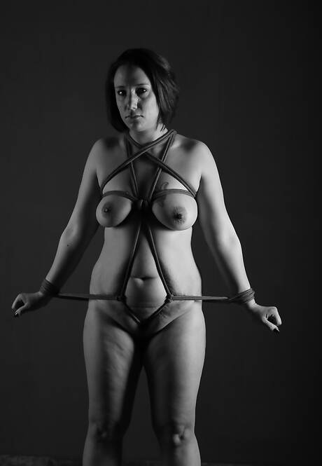 TAC Amateurs are pleased to offer you xxx pics featuring Sara Banks in humilation session