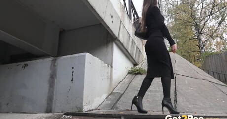 Got 2 Pee invites you to browse their free pics with Sasha S in piss session