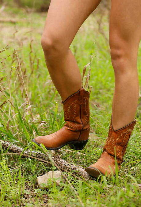 Zishy pleased to share with you a free xxx photo gallery with Gaby Mueller showing superb shape