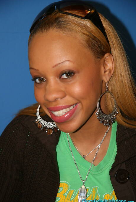 Gloryhole Initiations invite you to explore xxx pics with Melrose Foxxx in work on dick