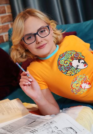 Met Art invite you to explore xxx pictures featuring Isabella Star exhibit well-done form